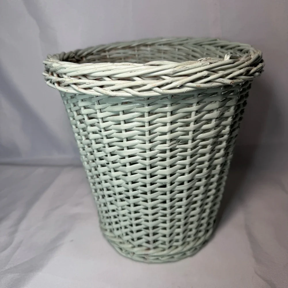 N/A vintage wicker